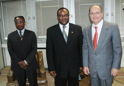 Embaixador de Camarões visita Secretaria de Desenvolvimento de São Paulo